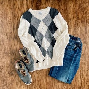 Men’s soft-wash v-neck sweater